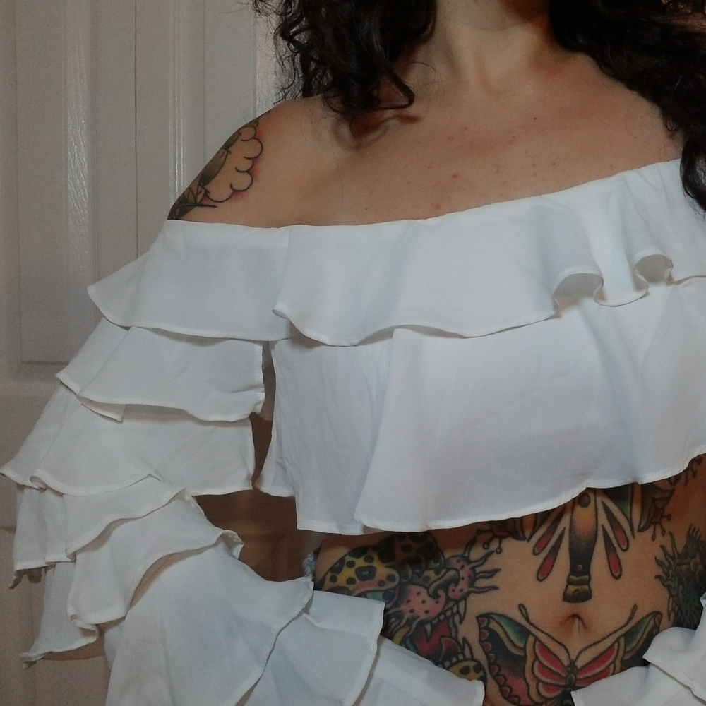 Cropped Ruffle Shirt - Picture 2 of 3